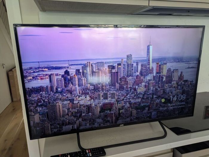 JVC 40 inch tv Smart tv
