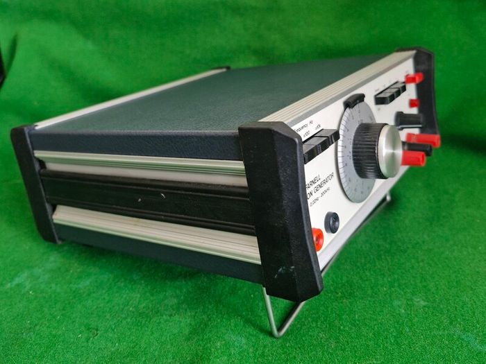 FARNELL Function Generator FG3