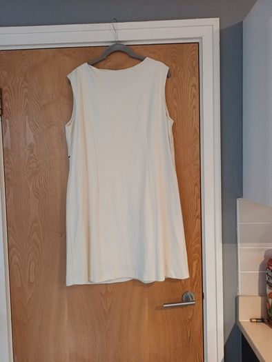 Dorothy  Perkins  Tunic Style Dress.  S.46-16-18.  New.
