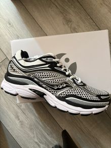 Saucony ProGrid Omni 9