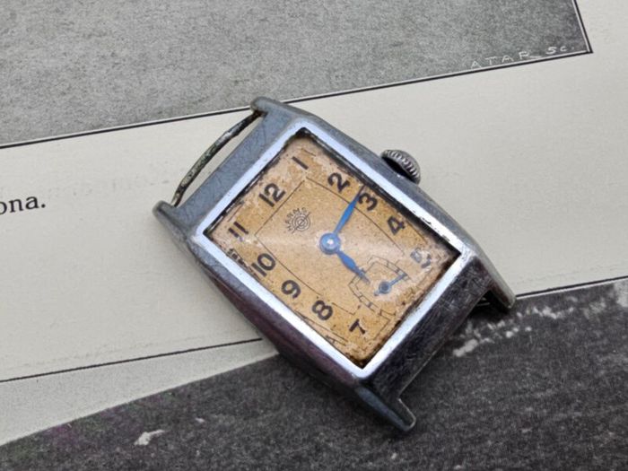 Antique Ww1Period Swiss made Watch Working but needs a Restoration