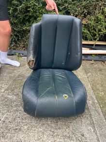 R129 front seat blue leather. Leather damaged hence the price. Seat is in perfect condition except the leather needs to be repaired.