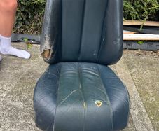 R129 front seat blue leather. Leather damaged hence the price. Seat is in perfect condition except the leather needs to be repaired.