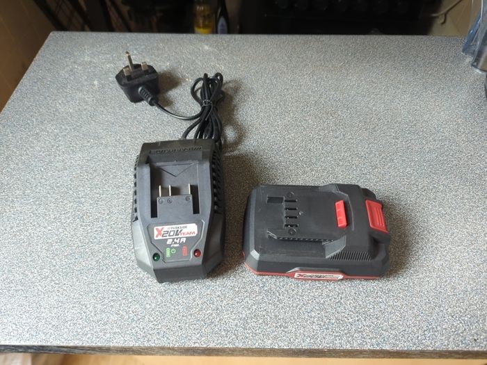 X20V Battery with charger