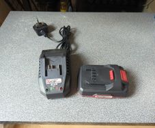 X20V Battery with charger