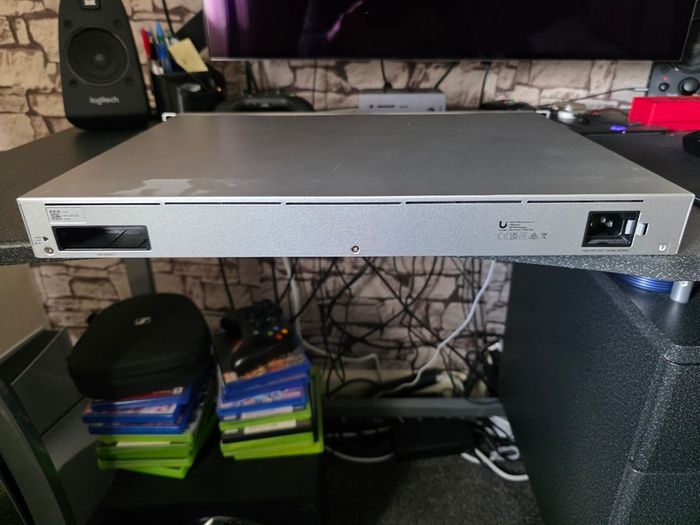 Ubiquiti  Usw-pro-max-24
