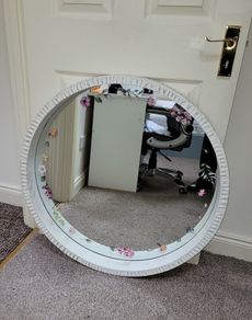 Round mirror