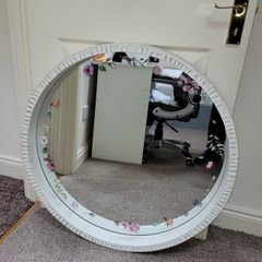 Round mirror