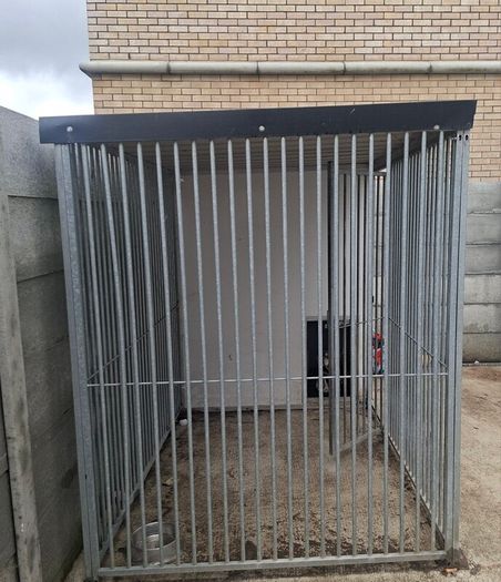 Thermal insulated dog kennel