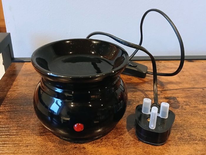 Hosley Glossy Black Ceramic Electric Wax Melt Burner