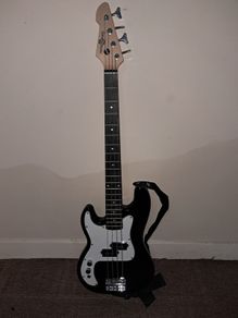 Bass guitar