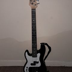 Bass guitar