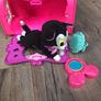 Minnie Mouse Cat cage with accessories. Image 6
