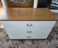 chest of drawers