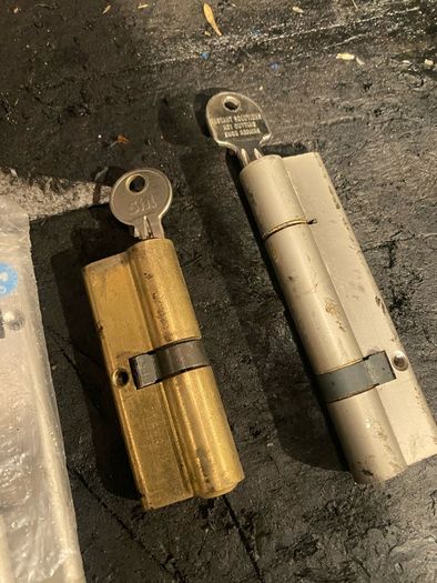 House Door lock & Keys x 4
