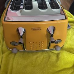 DeLonghi Icona 1800W 4 Slice Toaste
