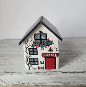Handcrafted tiny wooden house !