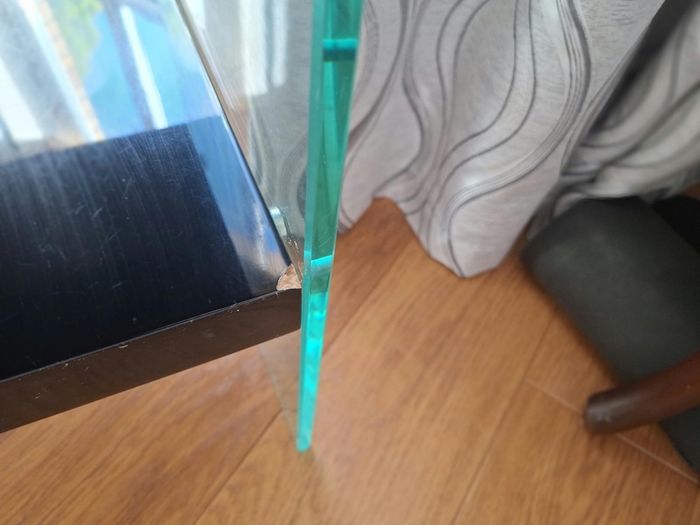 Glass tv unit
