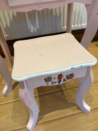 Kids table and chair