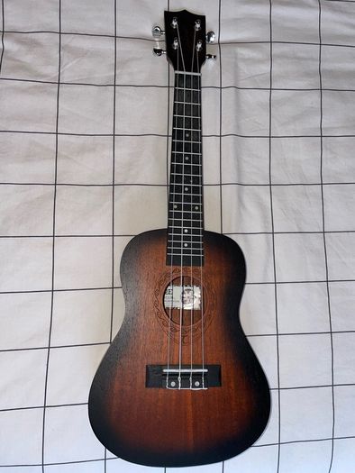 Ukelele Tiare Tanglewood with case like new
