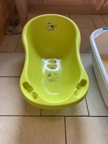 Green baby bath
