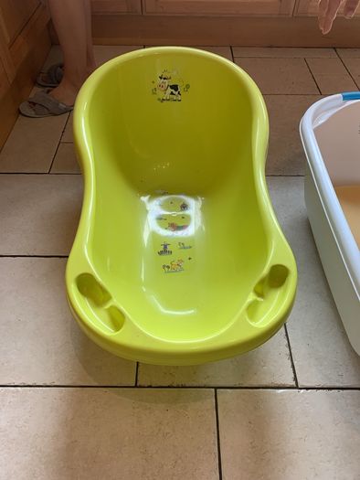 Green baby bath