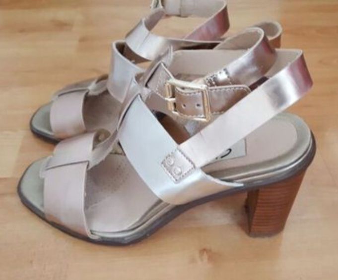 Ladies Leather Sandals