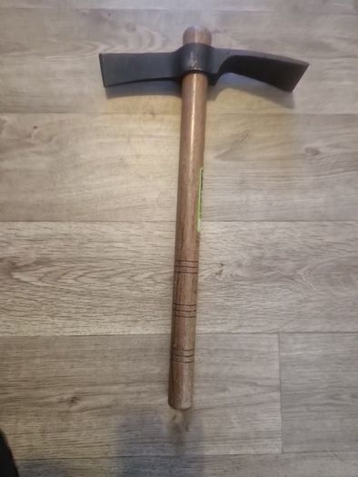 garden pickaxe
