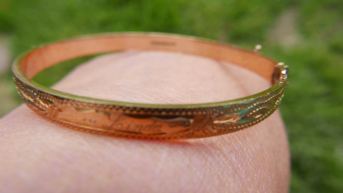 Vintage Ladies 18CT GOLD PLATED Bangle Bracelet