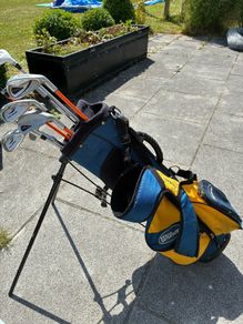 Jnr golf bag and clubs