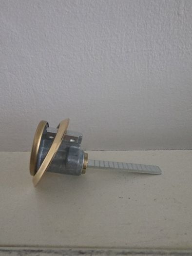 Yale Replacement Brass Rim Cylinder with 2 keys