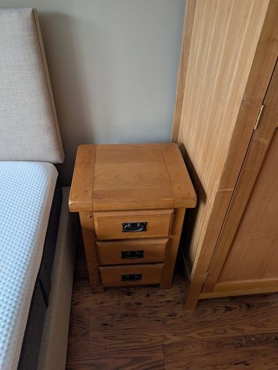2 Solid Oak Bedside Lockers