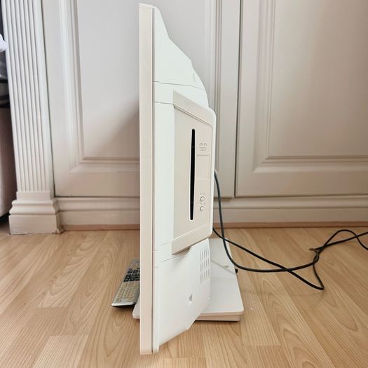 Toshiba 32inch LCD Colour TV White