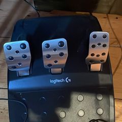 Logitech G920 Driving Force Racing Wheel With Pedals