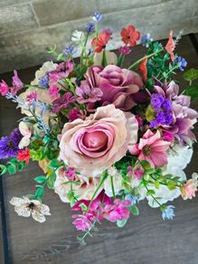 Artificial flower arrangement