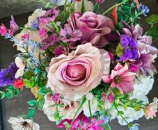 Artificial flower arrangement