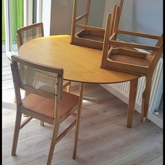 table X4 chairs