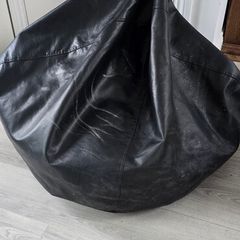Beanbag (black leather)