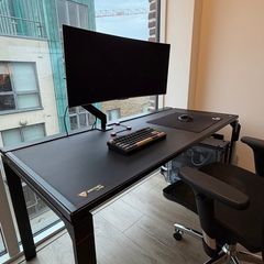 Secretlab MAGNUS desk + monitor arm + desk mat