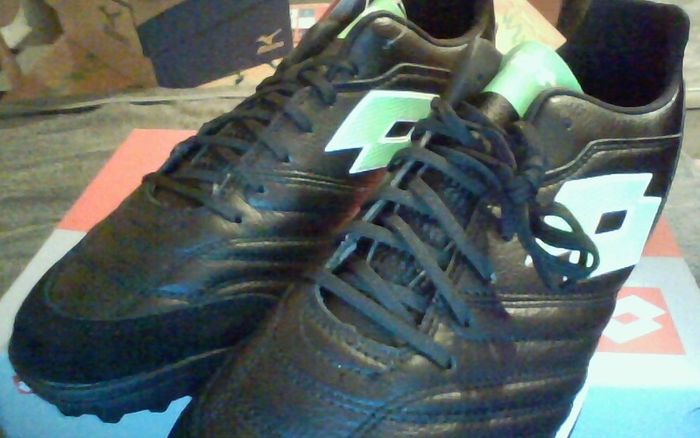 Lotto  stadio 300 II tf astro turf size 9.5