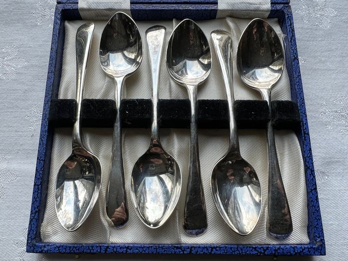 Vintage  EPNS 'JM' of Sheffield engraved teaspoons