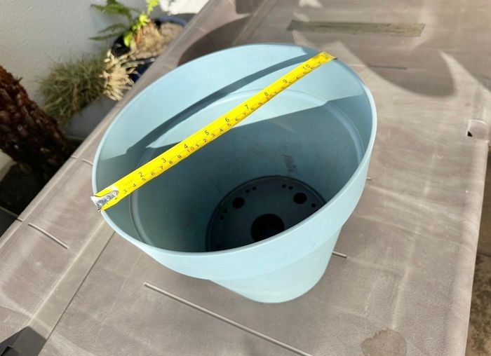 planter pot elho