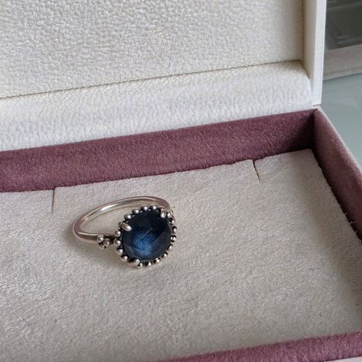 Pandora midnight star blue cristal ring in great condition size (56)