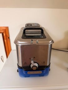 Tefal oleoclean Semi-Professional Deep Fryer 3.5 L, working perfectly and lightly used, cleaned and ready for use Need gone ASAP due to house clearance in