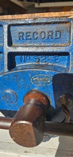 record 52 1\2.wood vice