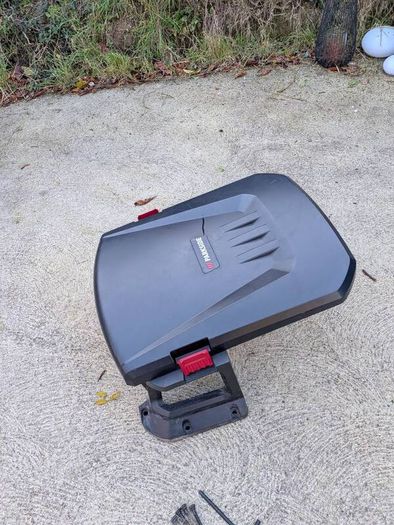 Robot lawnmower Garage
