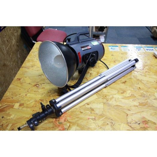 31631 SolaFlash 150 Studio Strobe Light