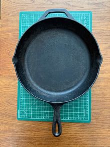 Lodge cast iron skillet 12 inch with Bonus