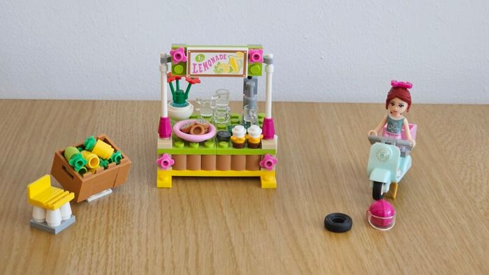 Lego Friends Mia's Lemonade Stand (41027)