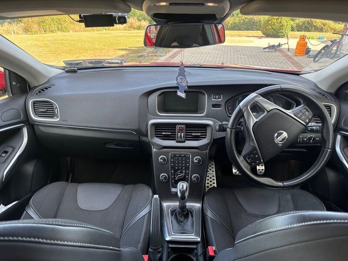 141 Volvo V40 Dba-mb4164t
